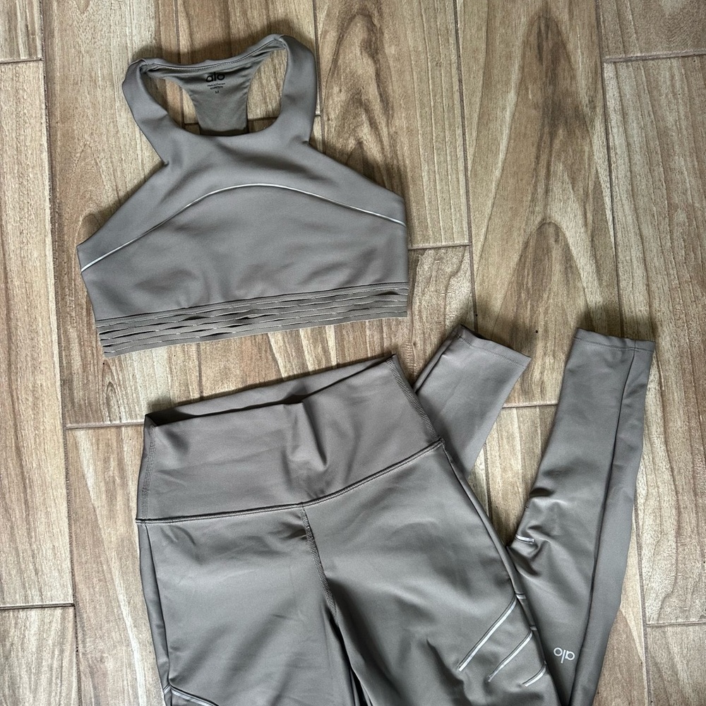 Alo Yoga Sports Bra and Leggings Set
